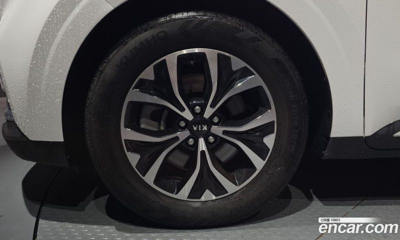 Kia Carnival 9-Seater Noblesse