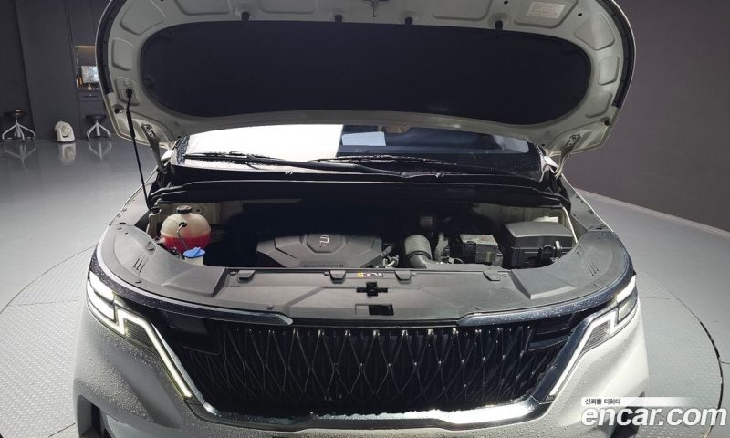 Kia Carnival 9-Seater Noblesse