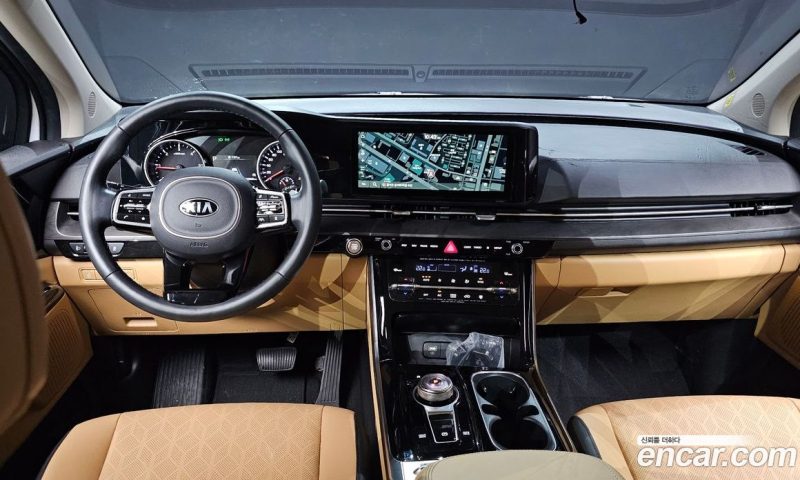 Kia Carnival 9-Seater Noblesse