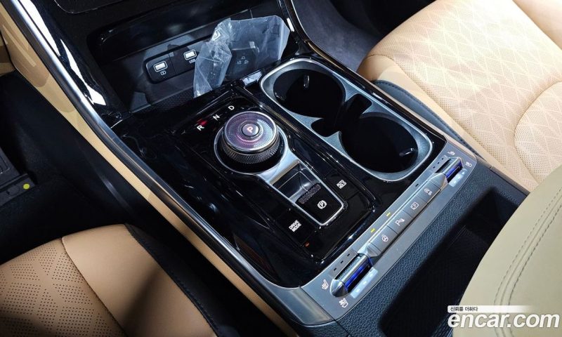 Kia Carnival 9-Seater Noblesse