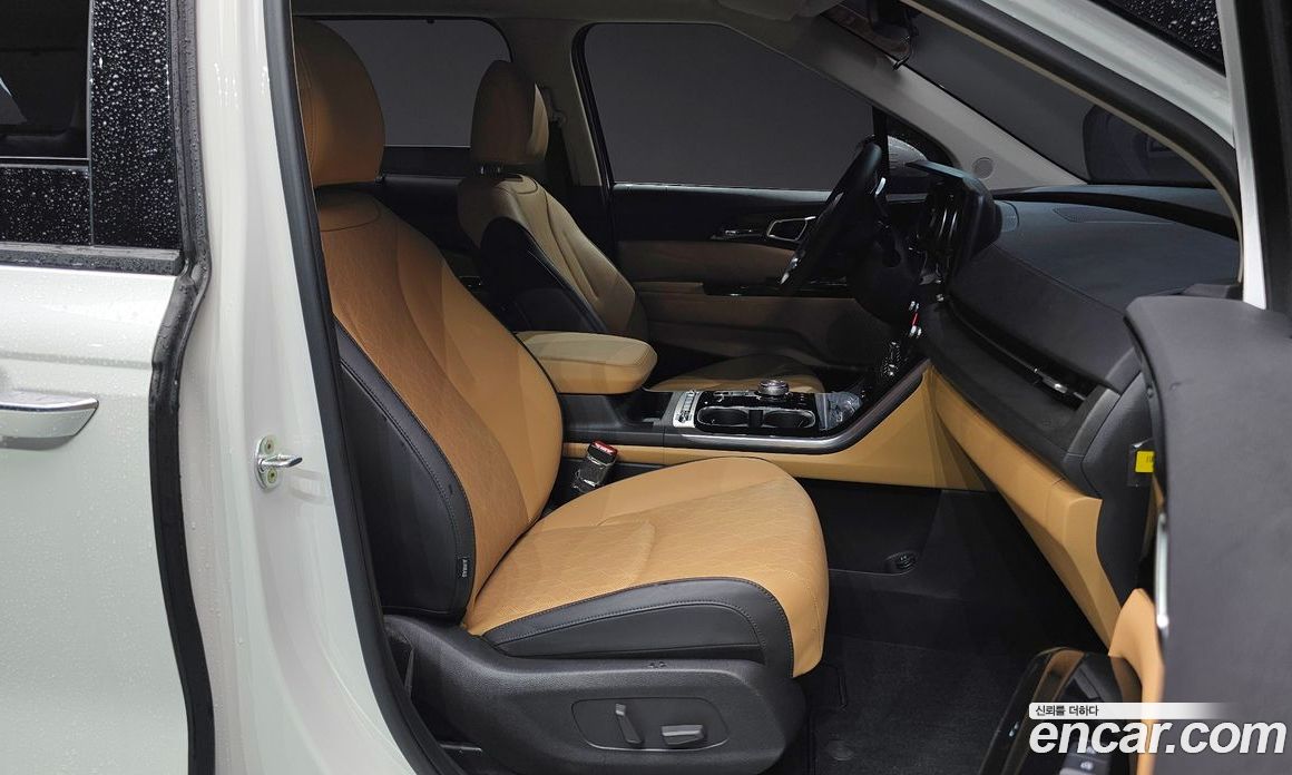 Kia Carnival 9-Seater Noblesse