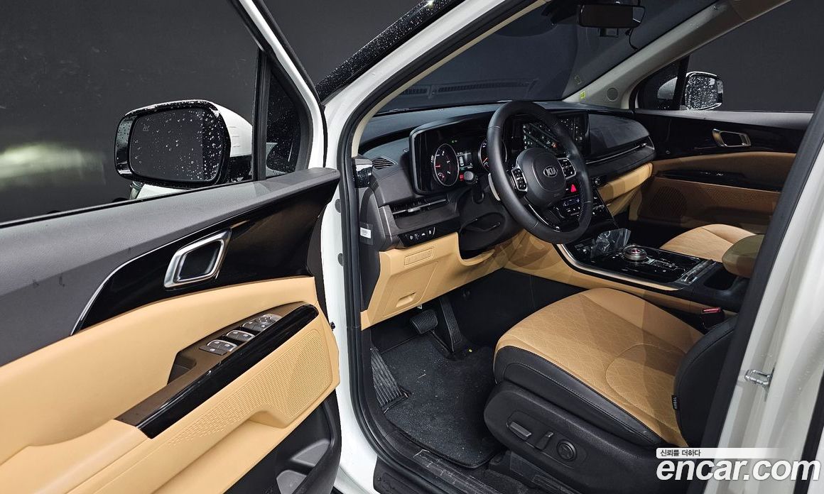 Kia Carnival 9-Seater Noblesse