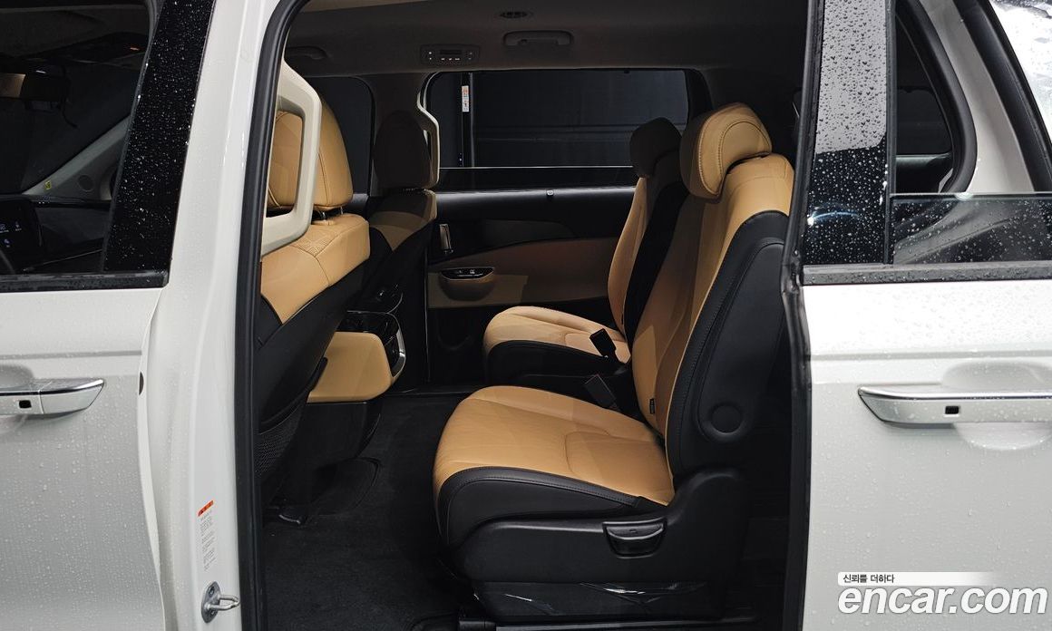 Kia Carnival 9-Seater Noblesse