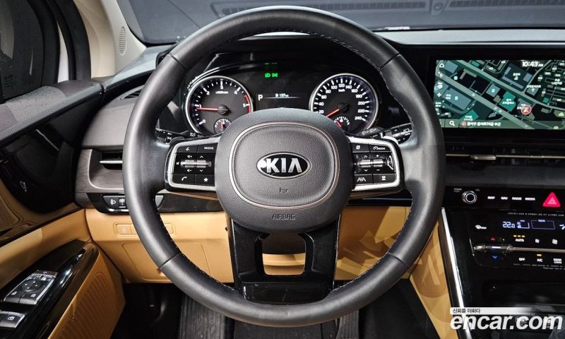Kia Carnival 9-Seater Noblesse