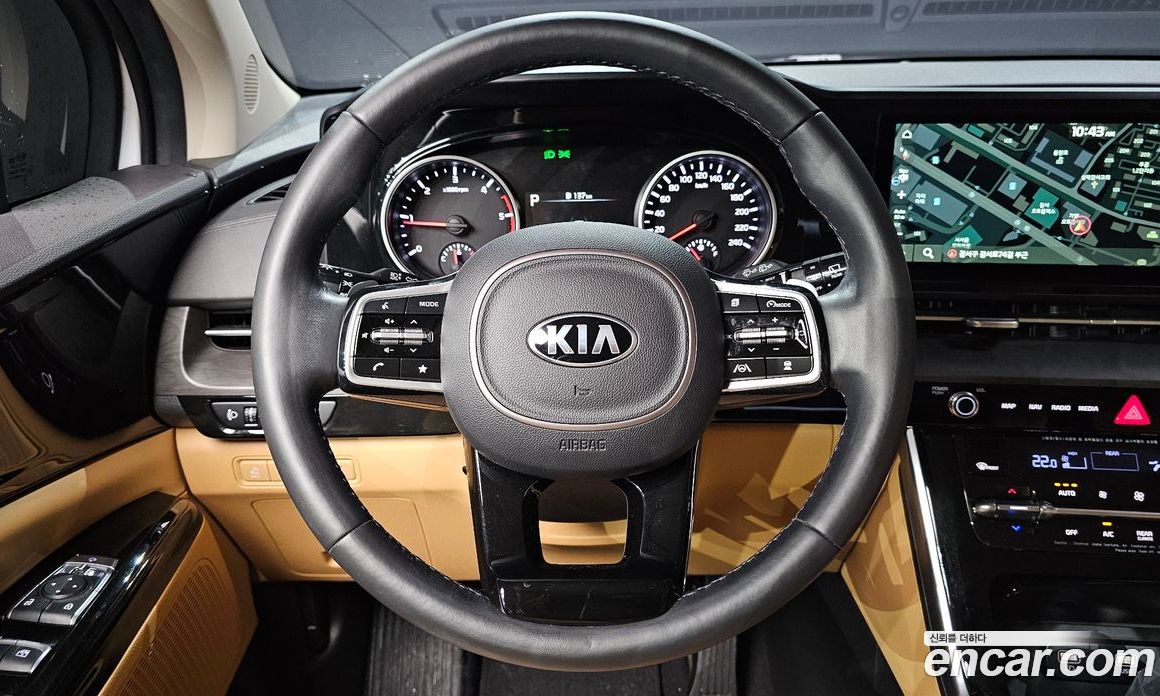 Kia Carnival 9-Seater Noblesse