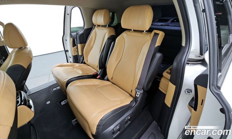 Kia Carnival 7-Seater Signature