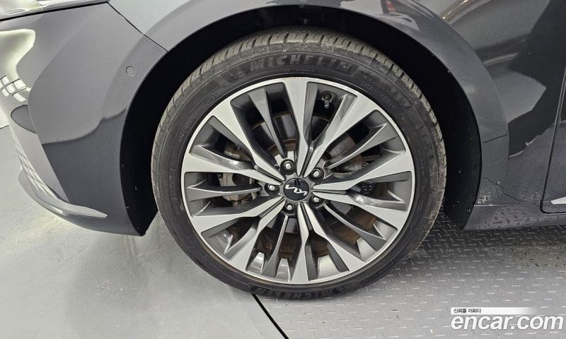 Kia K8 2.5 Gasoline 2WD