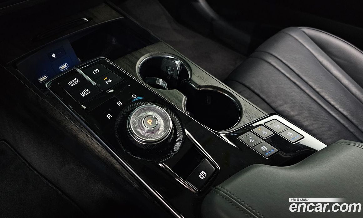 Kia K8 2.5 Gasoline 2WD