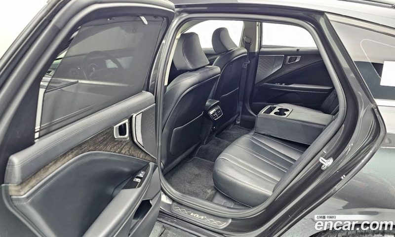 Kia K8 2.5 Gasoline 2WD