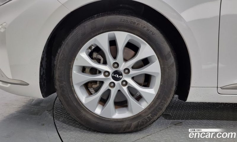 Kia K8 2.5 Gasoline 2WD