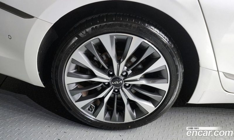 Kia K8 2.5 Gasoline 2WD