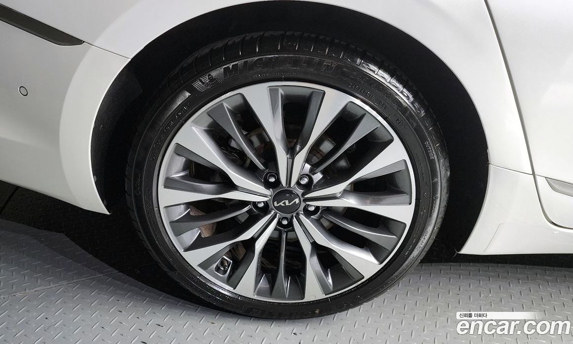 Kia K8 2.5 Gasoline 2WD