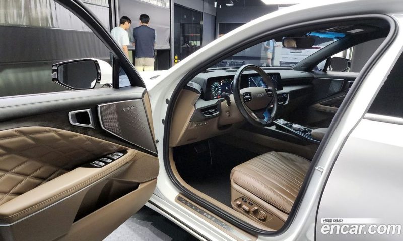 Kia K8 2.5 Gasoline 2WD