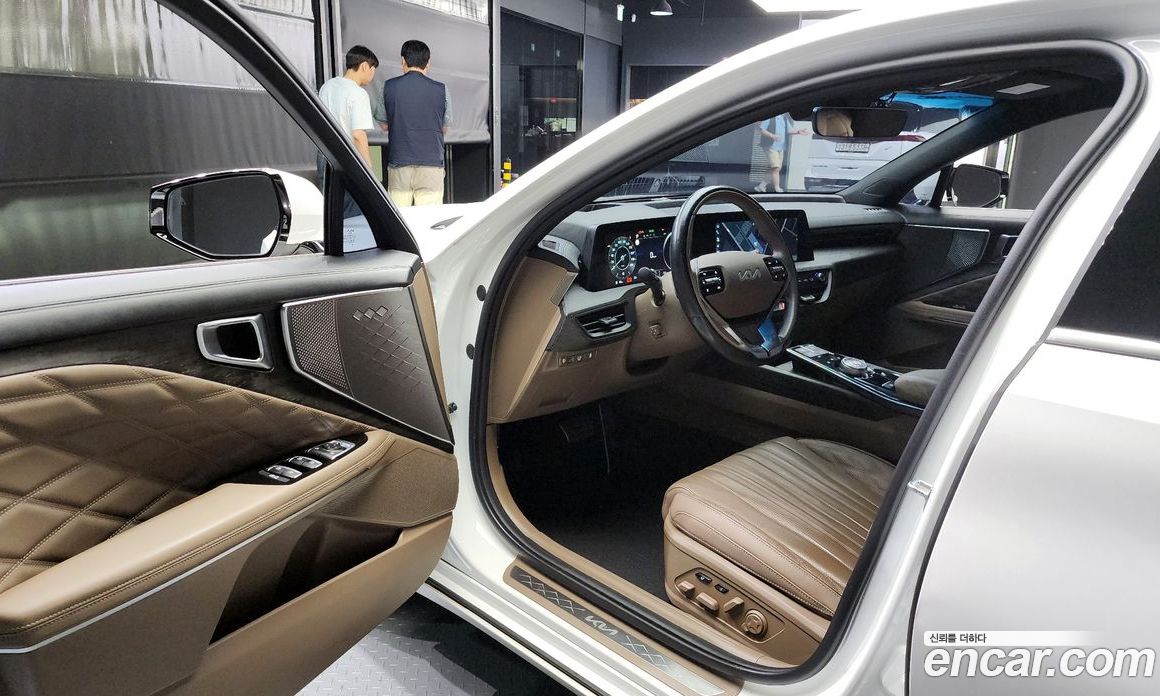 Kia K8 2.5 Gasoline 2WD