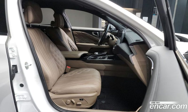 Kia K8 2.5 Gasoline 2WD