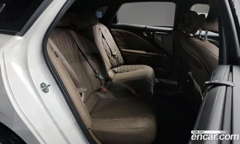 Kia K8 2.5 Gasoline 2WD