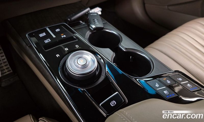 Kia K8 2.5 Gasoline 2WD