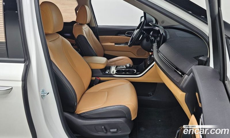 Kia Carnival 9-Seater Signature