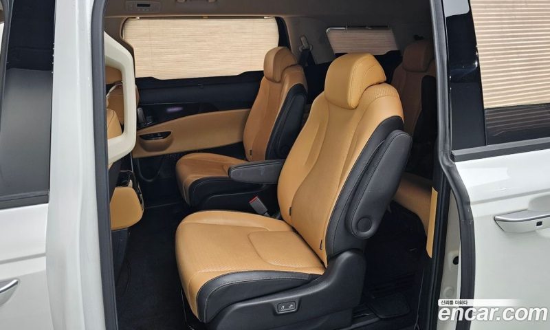Kia Carnival 9-Seater Signature