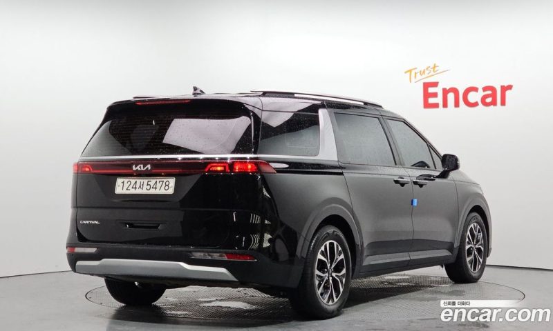 Kia Carnival 9-Seater Prestige