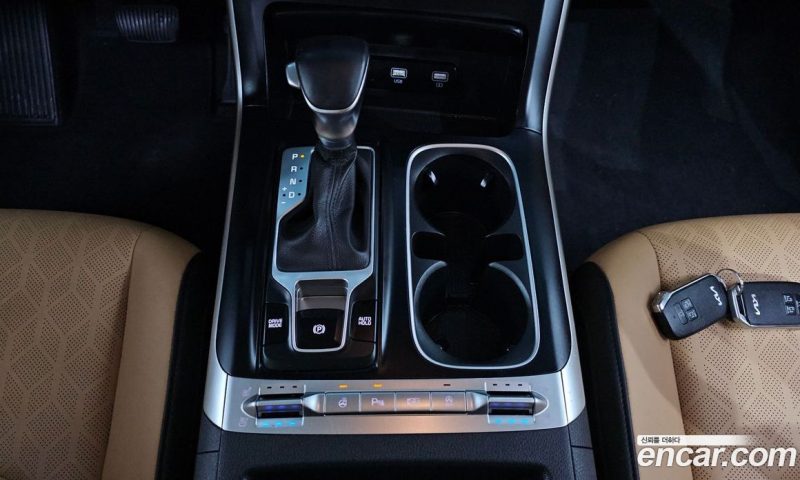 Kia Carnival 9-Seater Prestige