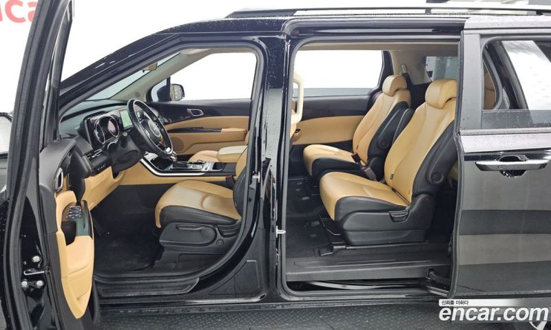 Kia Carnival 9-Seater Prestige