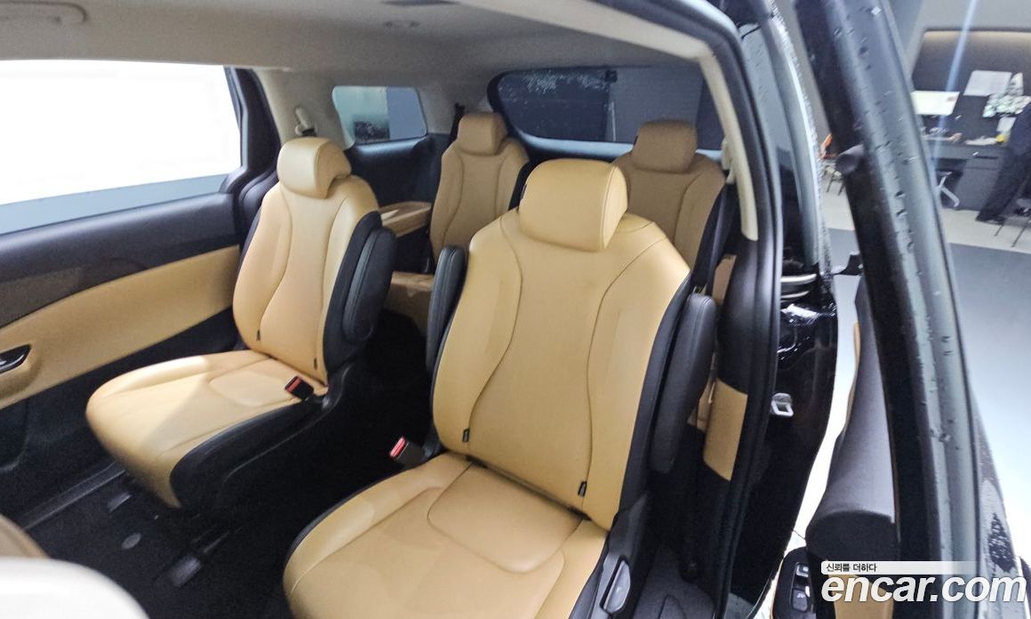 Kia Carnival 9-Seater Prestige