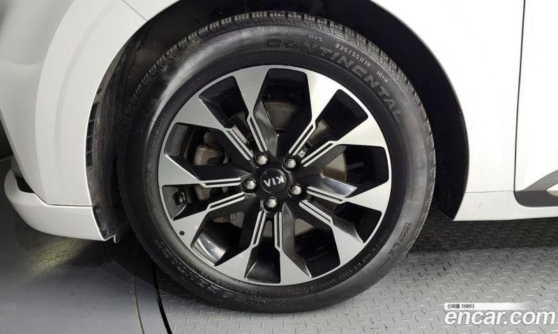 Kia Carnival 9-Seater Hi-Limousine