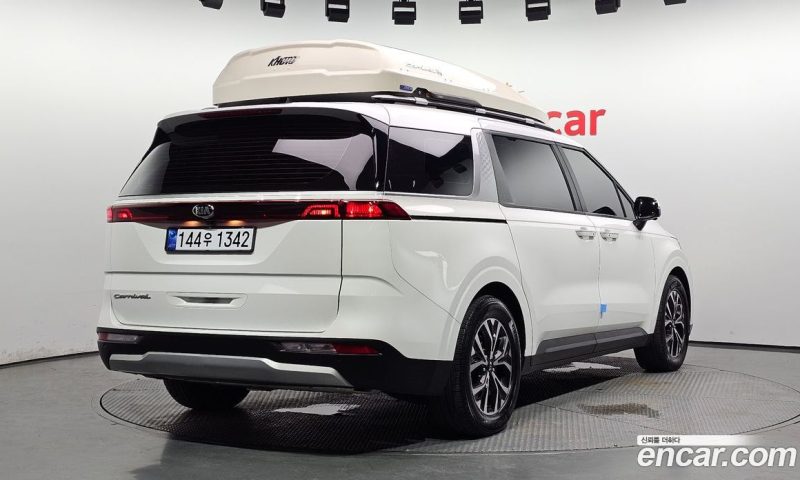 Kia Carnival 9-Seater Prestige