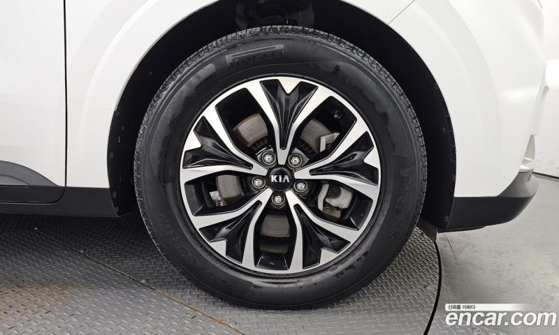 Kia Carnival 9-Seater Prestige