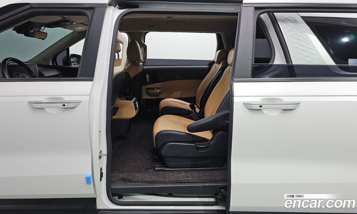 Kia Carnival 9-Seater Prestige