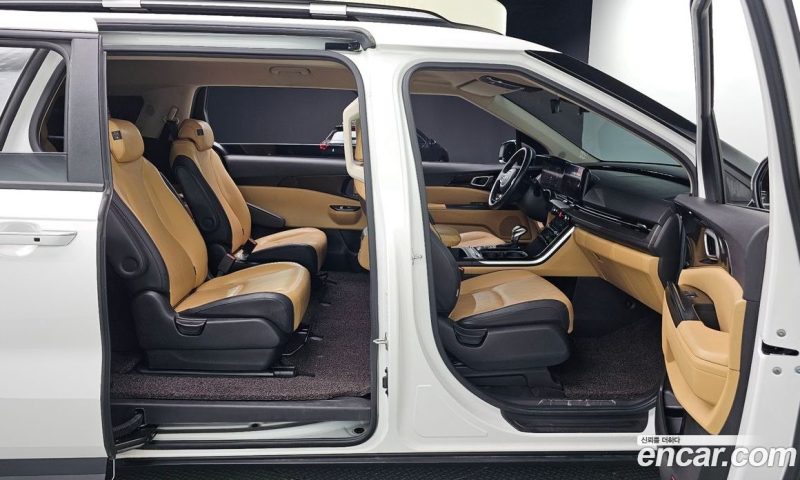 Kia Carnival 9-Seater Prestige