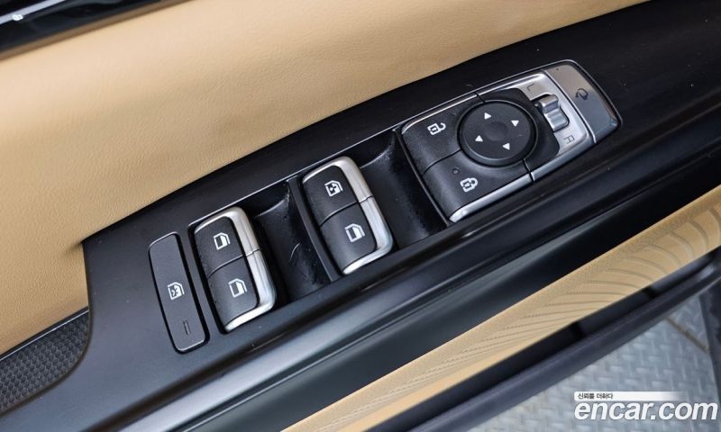 Kia Carnival 9-Seater Prestige