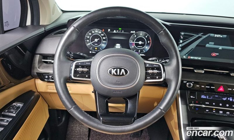 Kia Carnival 9-Seater Prestige