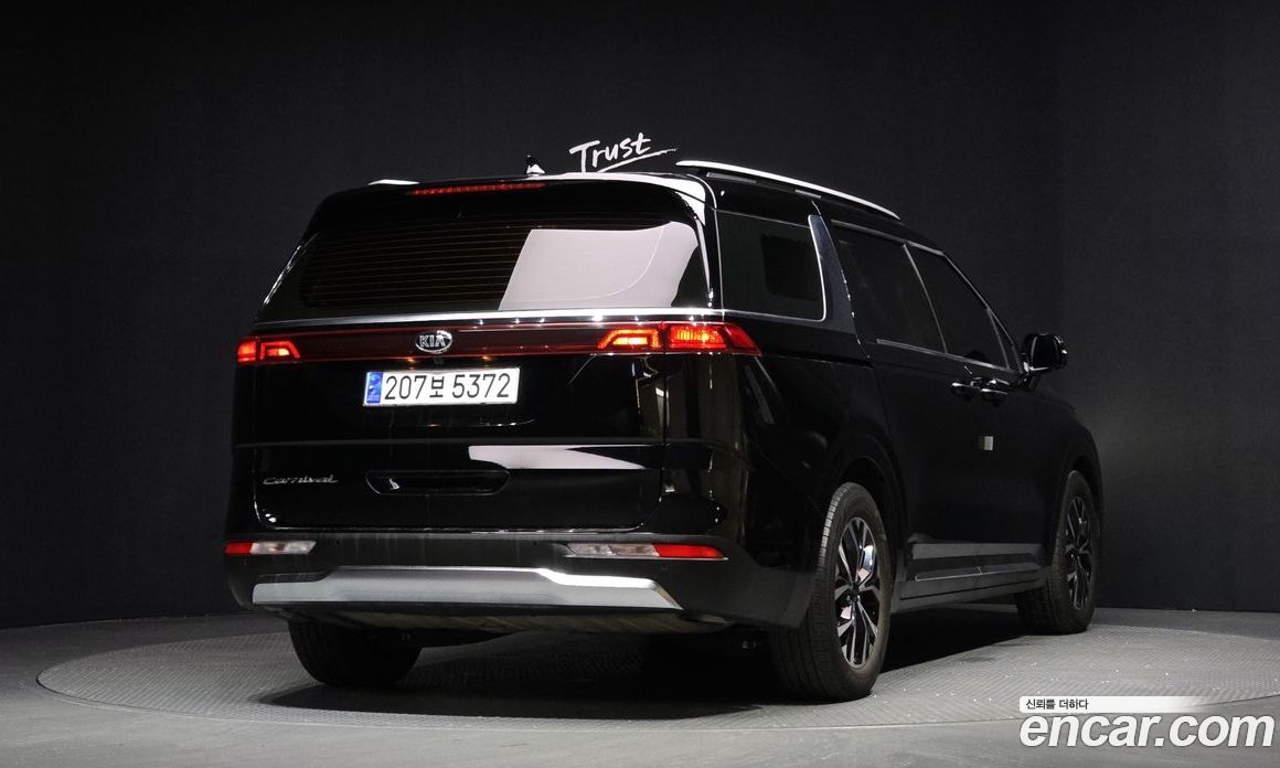 Kia Carnival 9-Seater Noblesse