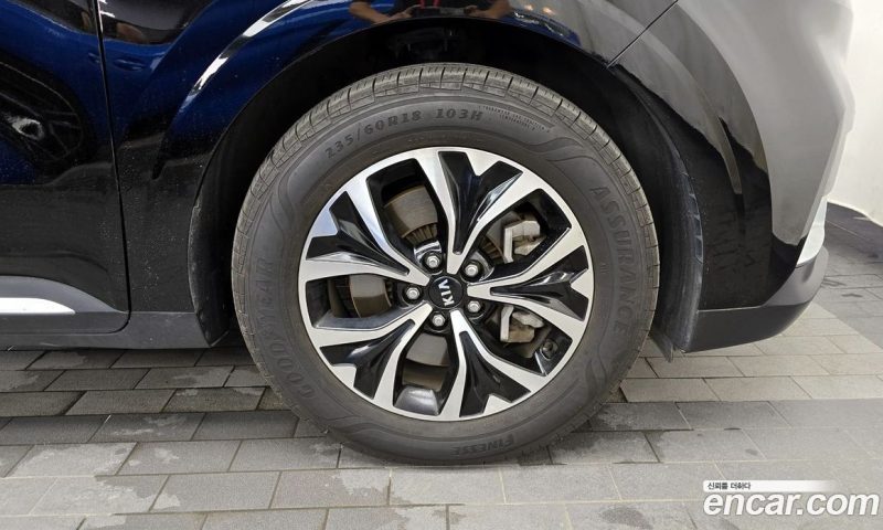 Kia Carnival 9-Seater Noblesse