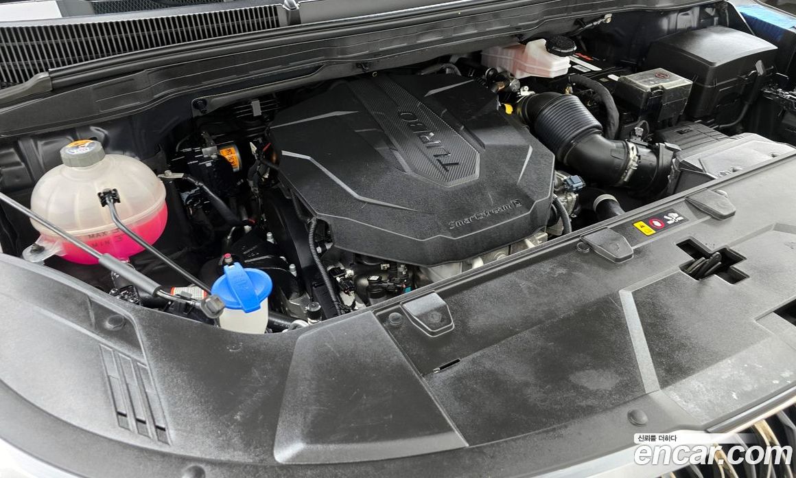 Kia Carnival 9-Seater Noblesse