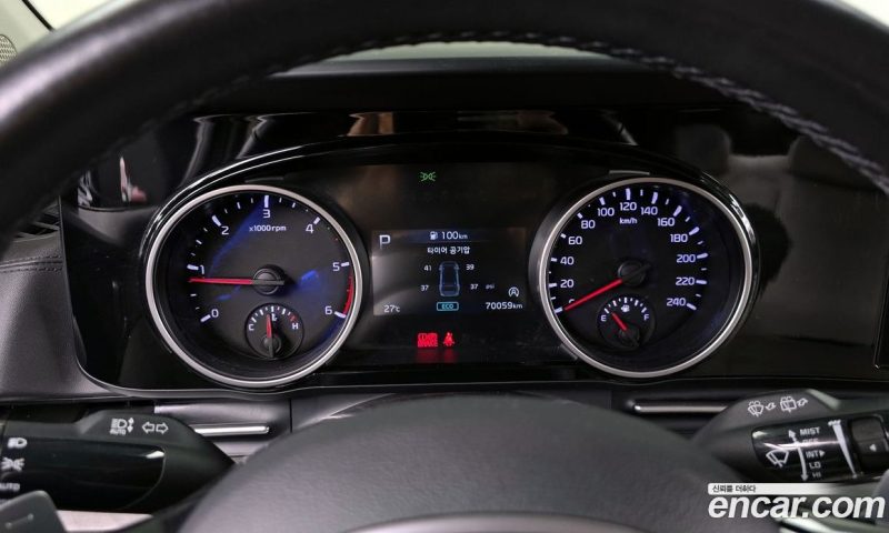 Kia Carnival 9-Seater Noblesse