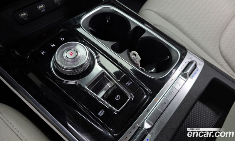 Kia Carnival 9-Seater Noblesse