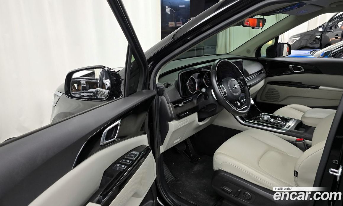 Kia Carnival 9-Seater Noblesse
