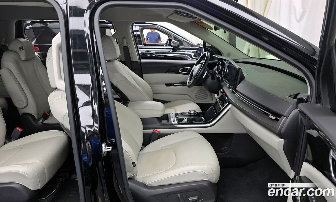 Kia Carnival 9-Seater Noblesse