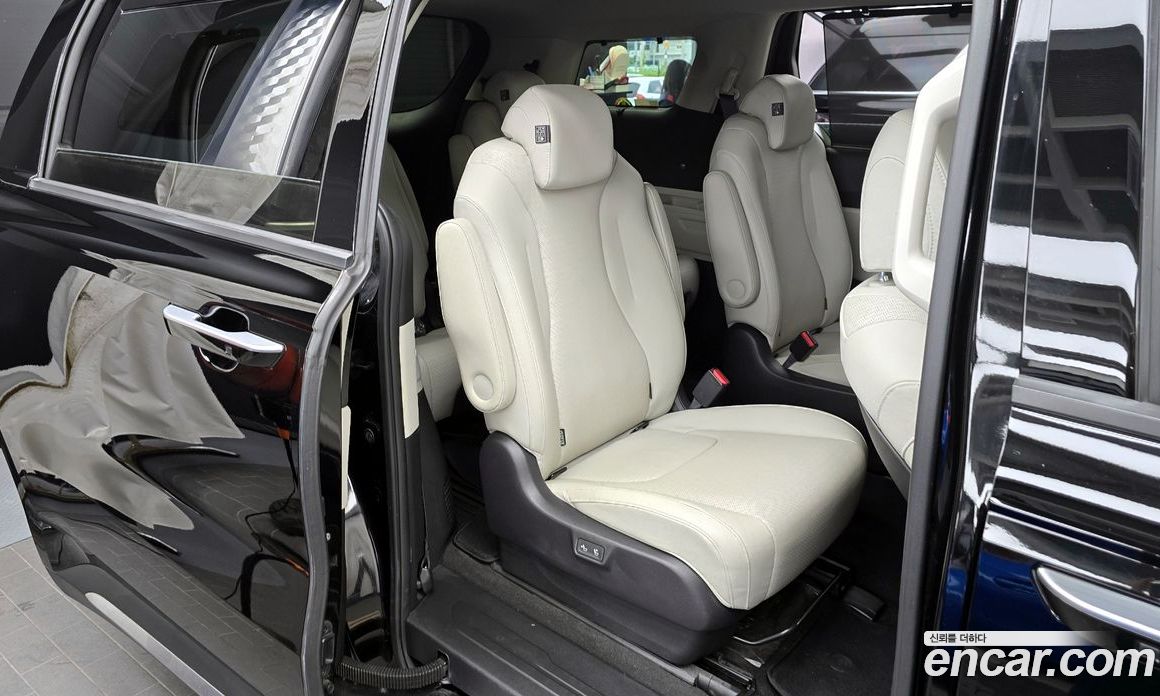 Kia Carnival 9-Seater Noblesse