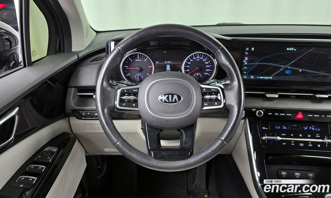 Kia Carnival 9-Seater Noblesse