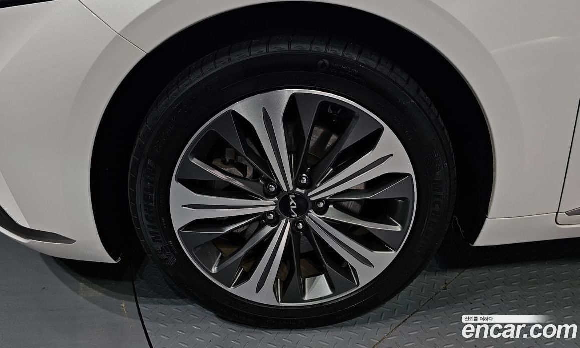 Kia K8 2.5 Gasoline 2WD