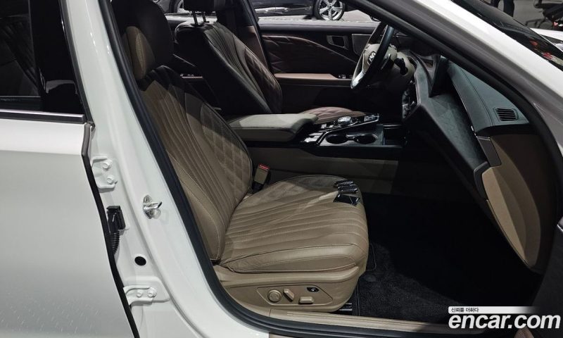 Kia K8 2.5 Gasoline 2WD