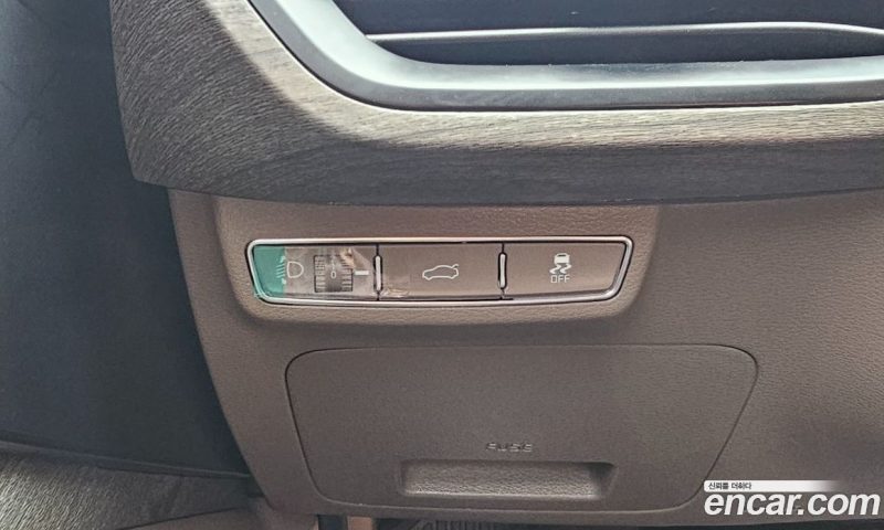 Kia K8 2.5 Gasoline 2WD