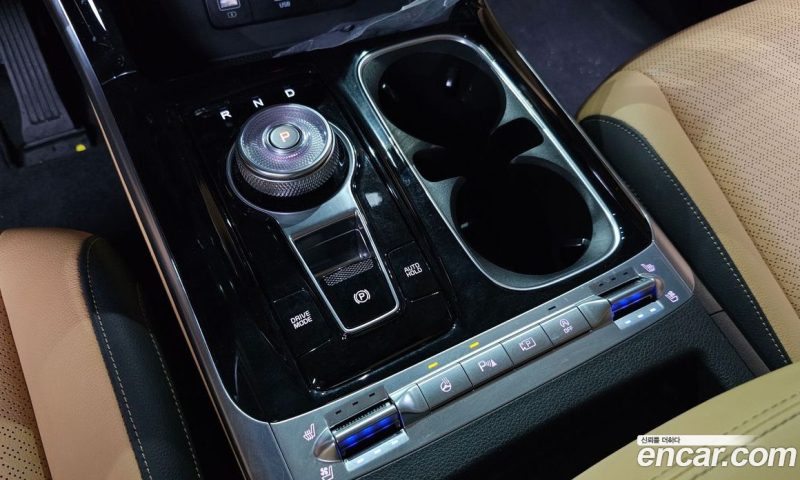 Kia Carnival 9-Seater Signature