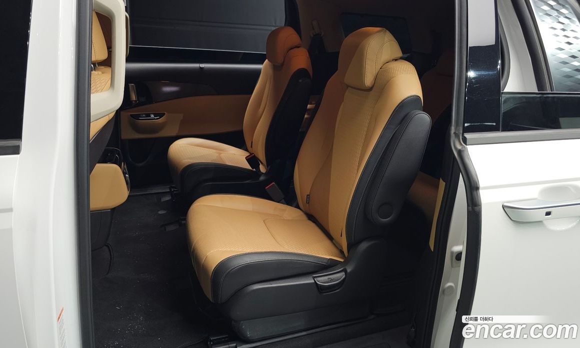 Kia Carnival 9-Seater Signature