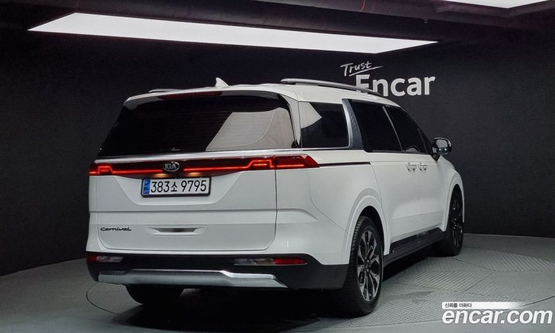 Kia Carnival 9-Seater Noblesse