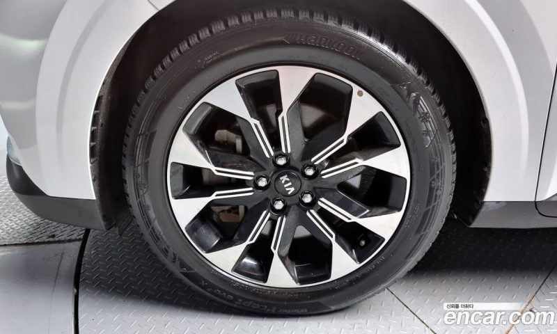 Kia Carnival 9-Seater Noblesse